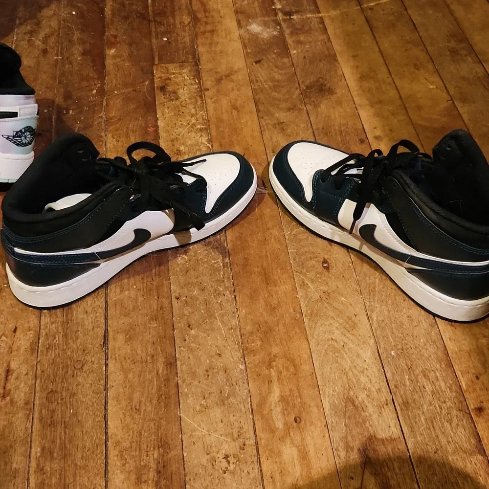 Nike Air Jordan - Picture 2 of 4